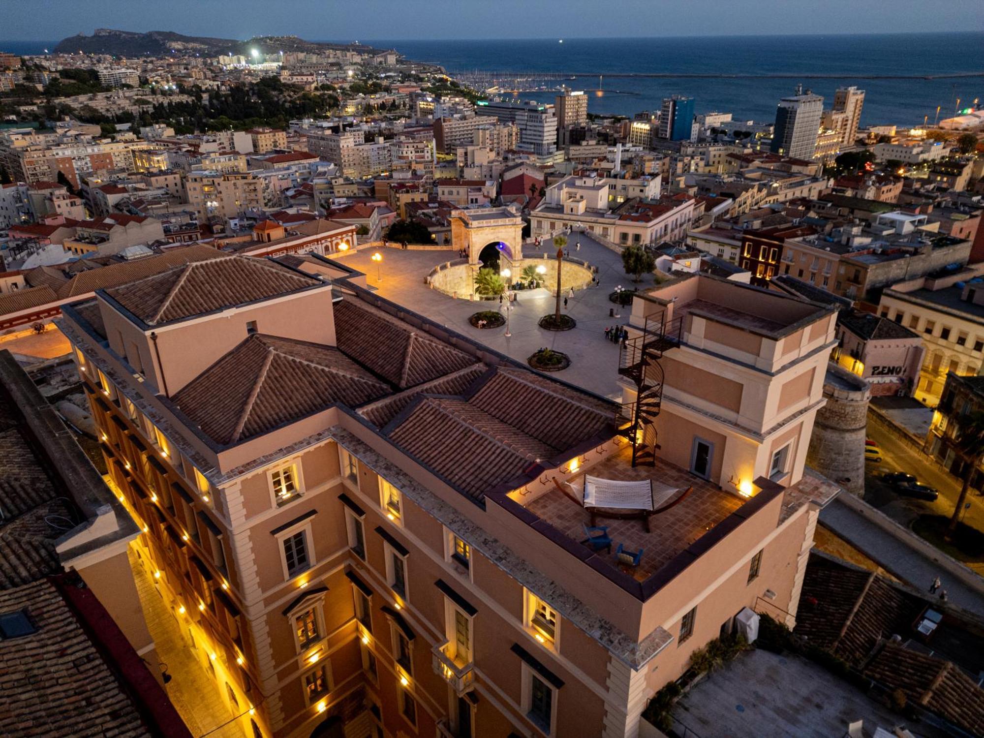 Palazzo Boyl 1840 Hotel Каляри Екстериор снимка
