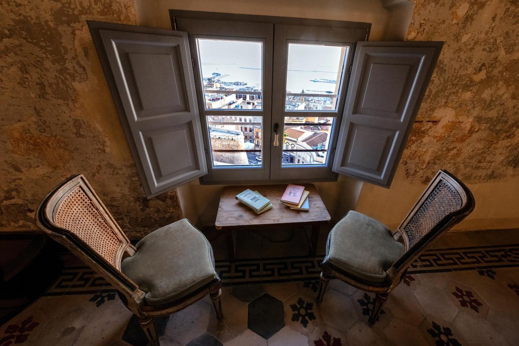 Palazzo Boyl 1840 Hotel Каляри Екстериор снимка